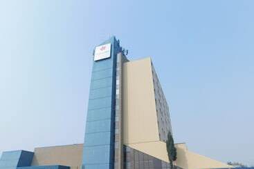 בית מלון כפרי Paradise Inn & Conference Centre