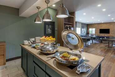 هتل Quality Inn Airport West