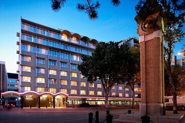 هتل Sheraton Cavalier Saskatoon
