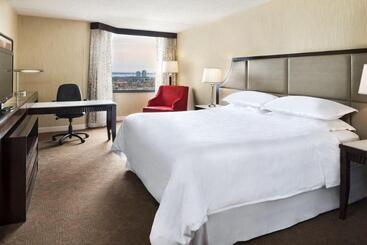 Отель Sheraton Hamilton