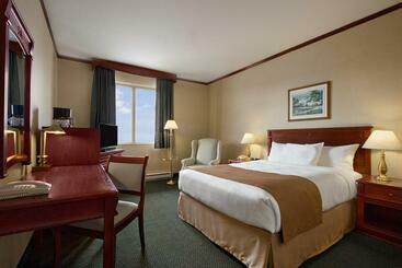 Travelodge Hotel By Wyndham Montreal Airport
