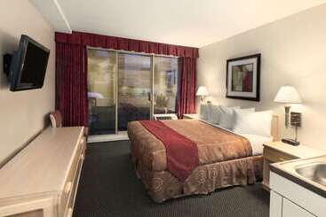 ホテル Travelodge By Wyndham Nanaimo