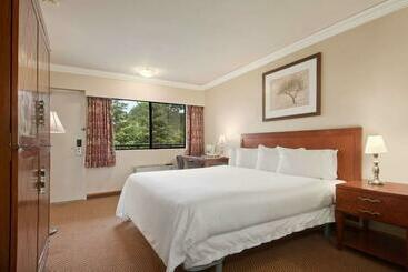 فندق Travelodge By Wyndham Vancouver Lions Gate