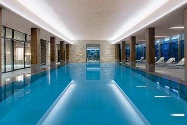 ホテル Crans Ambassador