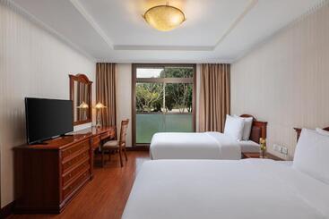 Xiamen C&d Hotel Free Welcome Snacks Oasis Garden