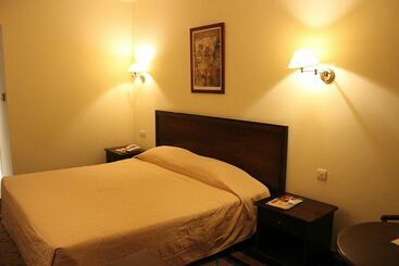 בית מלון כפרי Europa Plaza