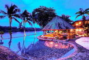 Отель Tortuga Lodge & Gardens By Böëna