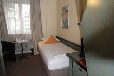 هتل Monopol City Centre