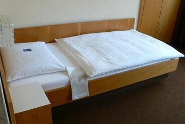 فندق Meran Hallenbad & Sauna