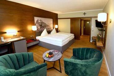 בית מלון כפרי & Weinhaus Anker