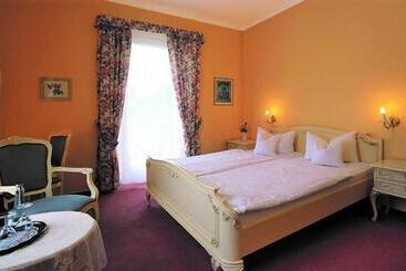 Yoga Jasmin Ehemals Hotel Eberhardt Burghardt