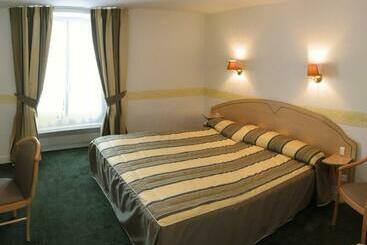 هتل Logis Hôtel Restaurant La Boule D Or