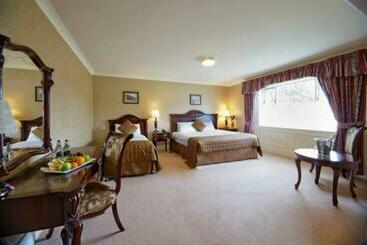 Отель Finnstown Castle