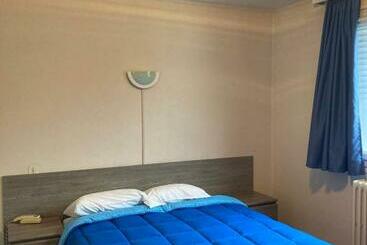 هتل Hôtel Le Terminus Et Son Restaurant Côte à Côte