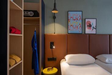 בית מלון כפרי Ibis Cannes Centre