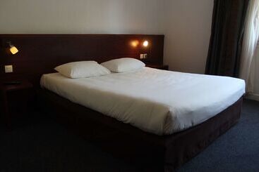 Отель Kyriad Nemours