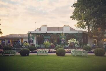 בית מלון כפרי The Keadeen