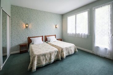 Les Ambassadeurs Logis Hotels Et Restaurant