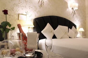 Отель Auberge De Cassagne & Spa