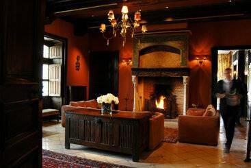 Отель Chateau De La Treyne