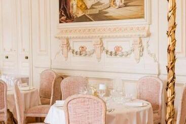 فندق Chateau De Rochecotte