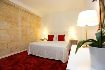 Отель Churchill Bordeaux Centre