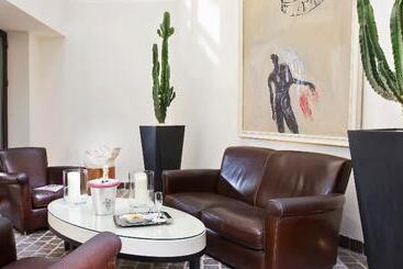 ホテル Hôtel Le Colisée