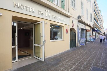 فندق De La Fontaine