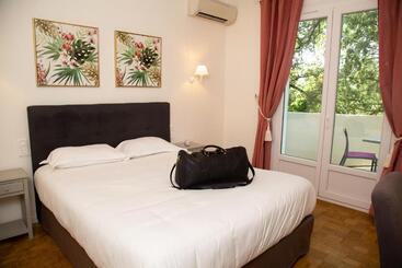 Logis Hotel Le Blason De Provence