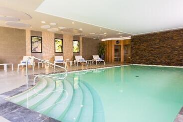 בית מלון כפרי Château Belmont Tours By The Crest Collection