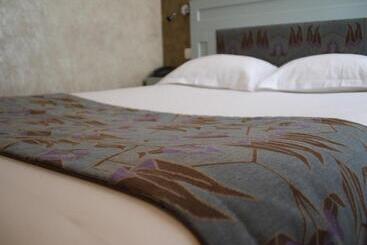 ホテル Eiffel Seine