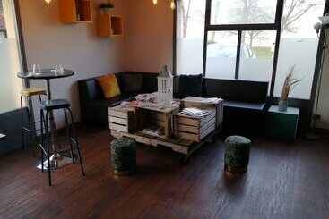 هتل Kyriad Direct Le Bourget Gonesse