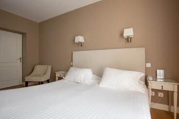 Отель Le Renoir