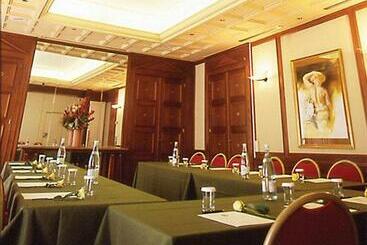 B4 Grand Hotel Lyon