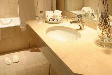 B4 Grand Hotel Lyon
