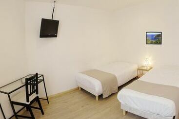 هتل Hôtel L Oustaou