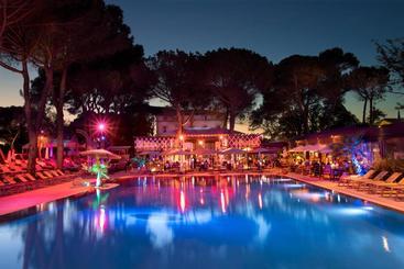 هتل Hôtel Le Mas De Couran