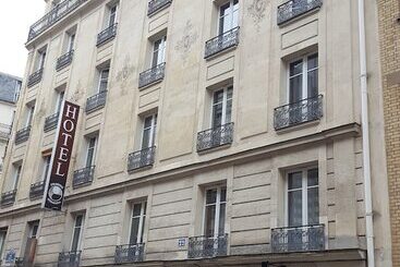 ホテル Hôtel Média