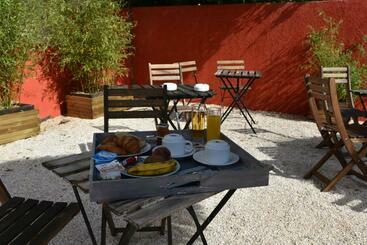 هتل Hôtel Les Mimosas