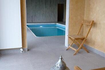 호텔 Logis Hôtel Notre Dame   Restaurant Ouvert Midi Et Soir Sauf Dimanche Soir