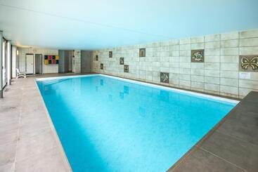 Logis Hostellerie Motel Au Bois Le Sire