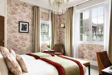 فندق Barriere Le Normandy