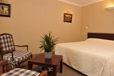 هتل Hôtel Des Pyrénées