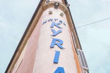 هتل Kyriad Nimes Centre