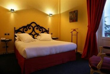 Отель Ombremont