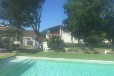 هتل Hôtel Saint Hubert