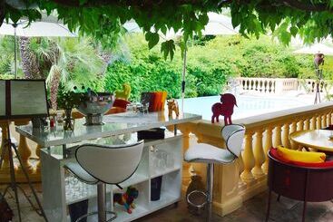 هتل Hôtel La Villa Sainte Valérie Adults Only