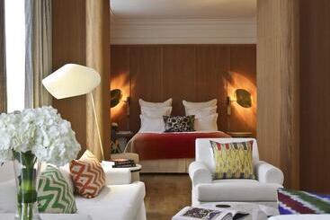 ホテル Hôtel Vernet Champs Elysées Paris