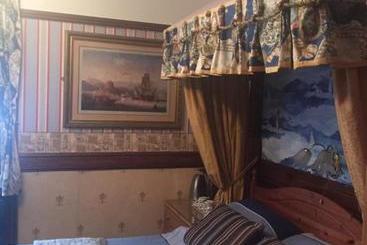 בית מלון כפרי Admiral Guest House