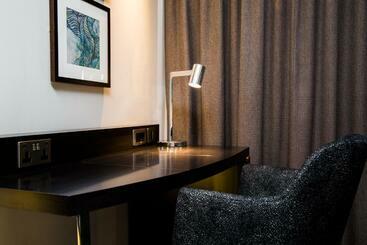 בית מלון כפרי Crowne Plaza Basingstoke, An Ihg